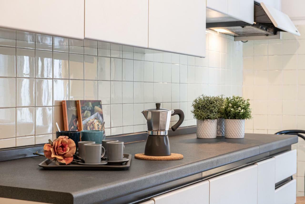 Joivy Sophisticated 3-Bed Flat With Desk Apartamento Milão Exterior foto