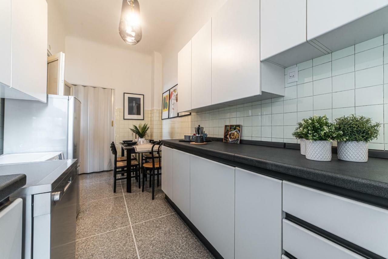 Joivy Sophisticated 3-Bed Flat With Desk Apartamento Milão Exterior foto