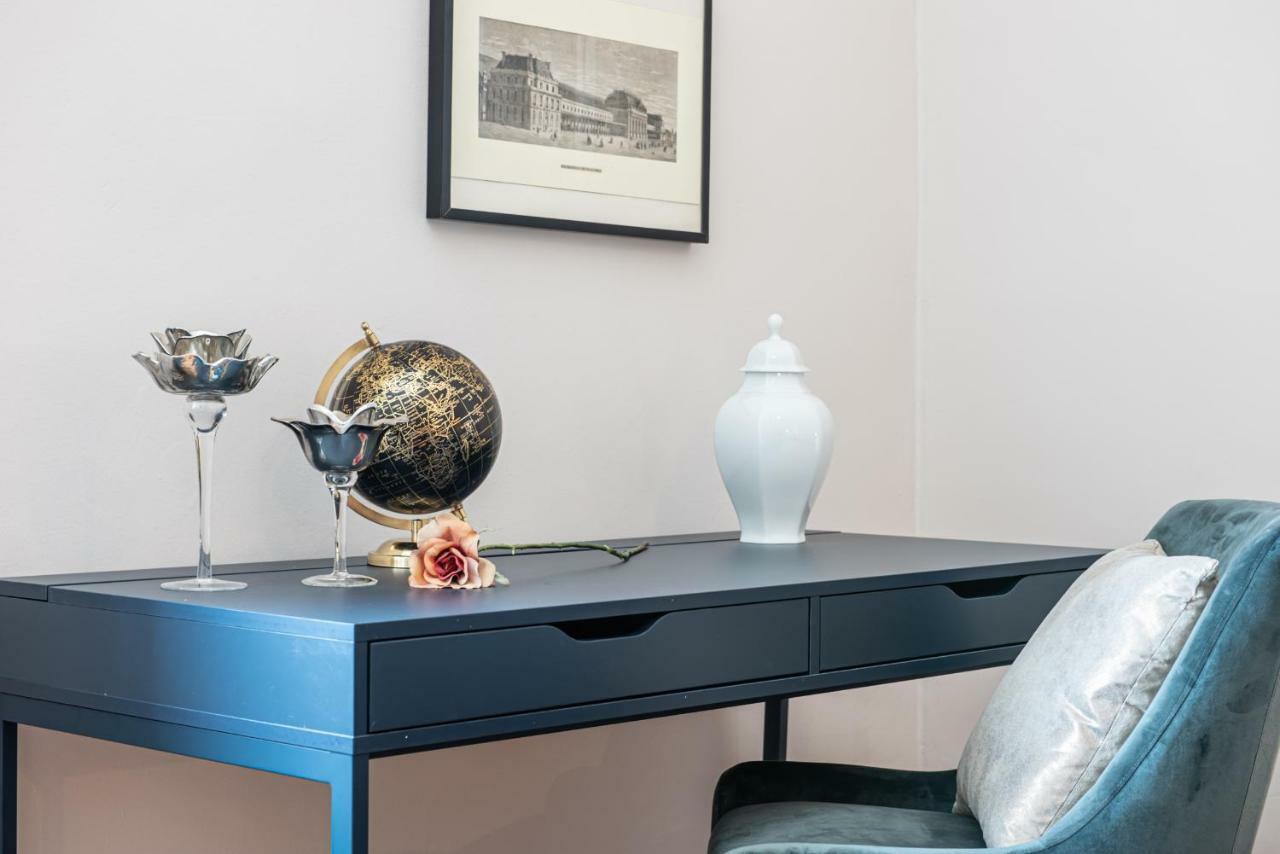 Joivy Sophisticated 3-Bed Flat With Desk Apartamento Milão Exterior foto