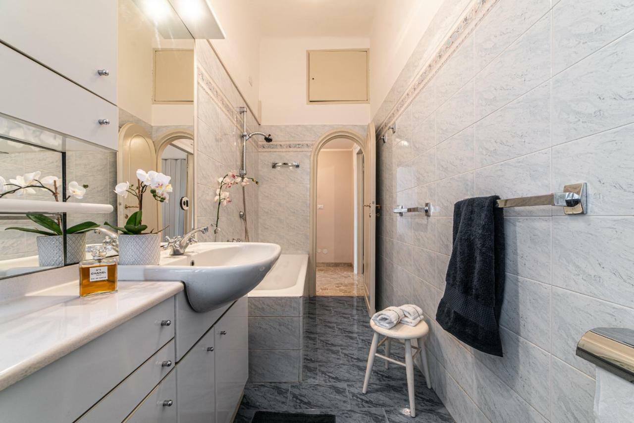 Joivy Sophisticated 3-Bed Flat With Desk Apartamento Milão Exterior foto