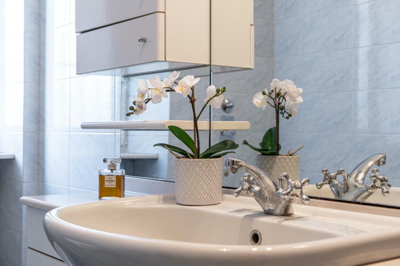 Joivy Sophisticated 3-Bed Flat With Desk Apartamento Milão Exterior foto